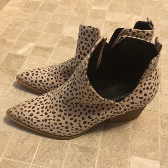 Boots - Picture 1 of 4